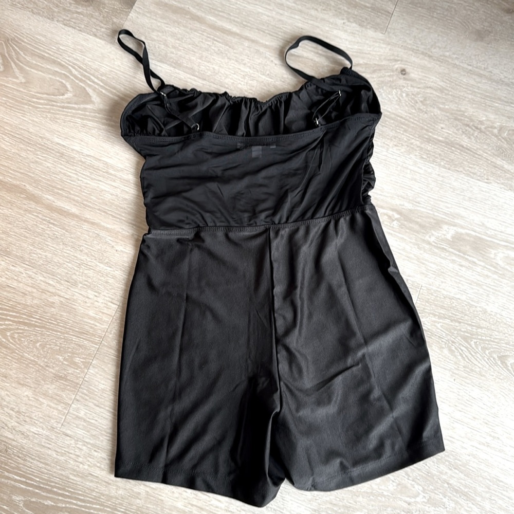 Destiny Ruched Romper NEW 🏷️ - Picture 6 of 7
